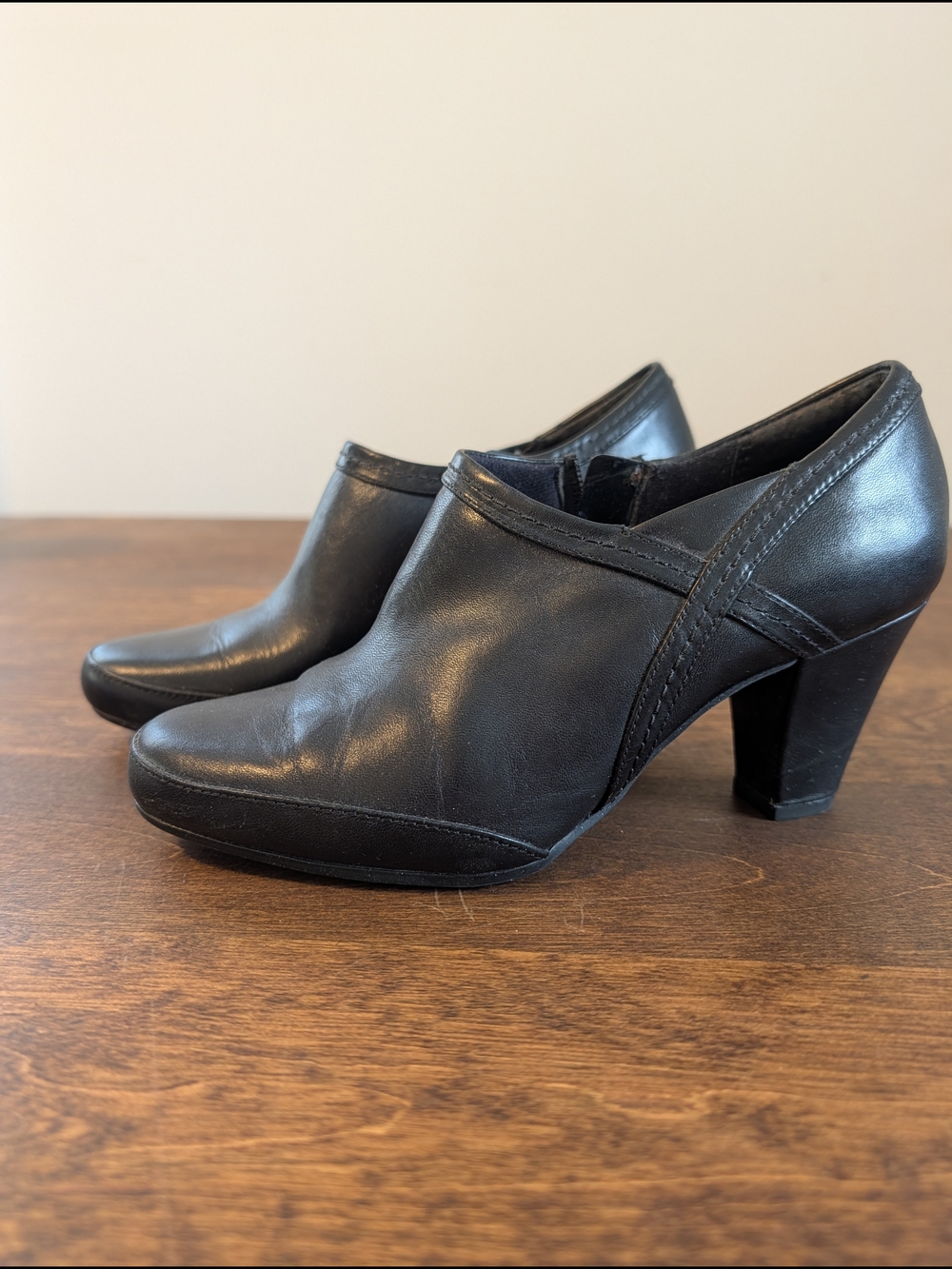 Clarks Artisan Black Leather Women’s Heel Loafer - Classic Professional Style